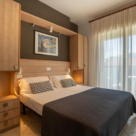 Hotel Mocambo Riccione Bagian luar foto