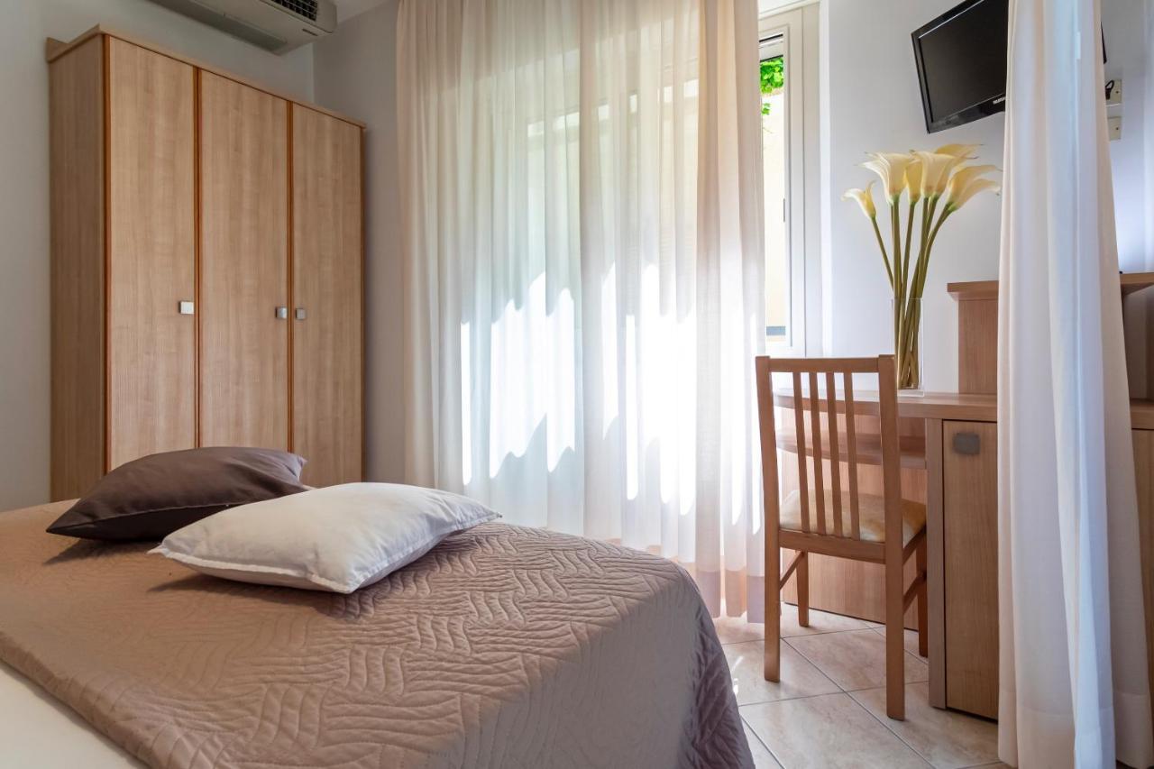 Hotel Mocambo Riccione Bagian luar foto