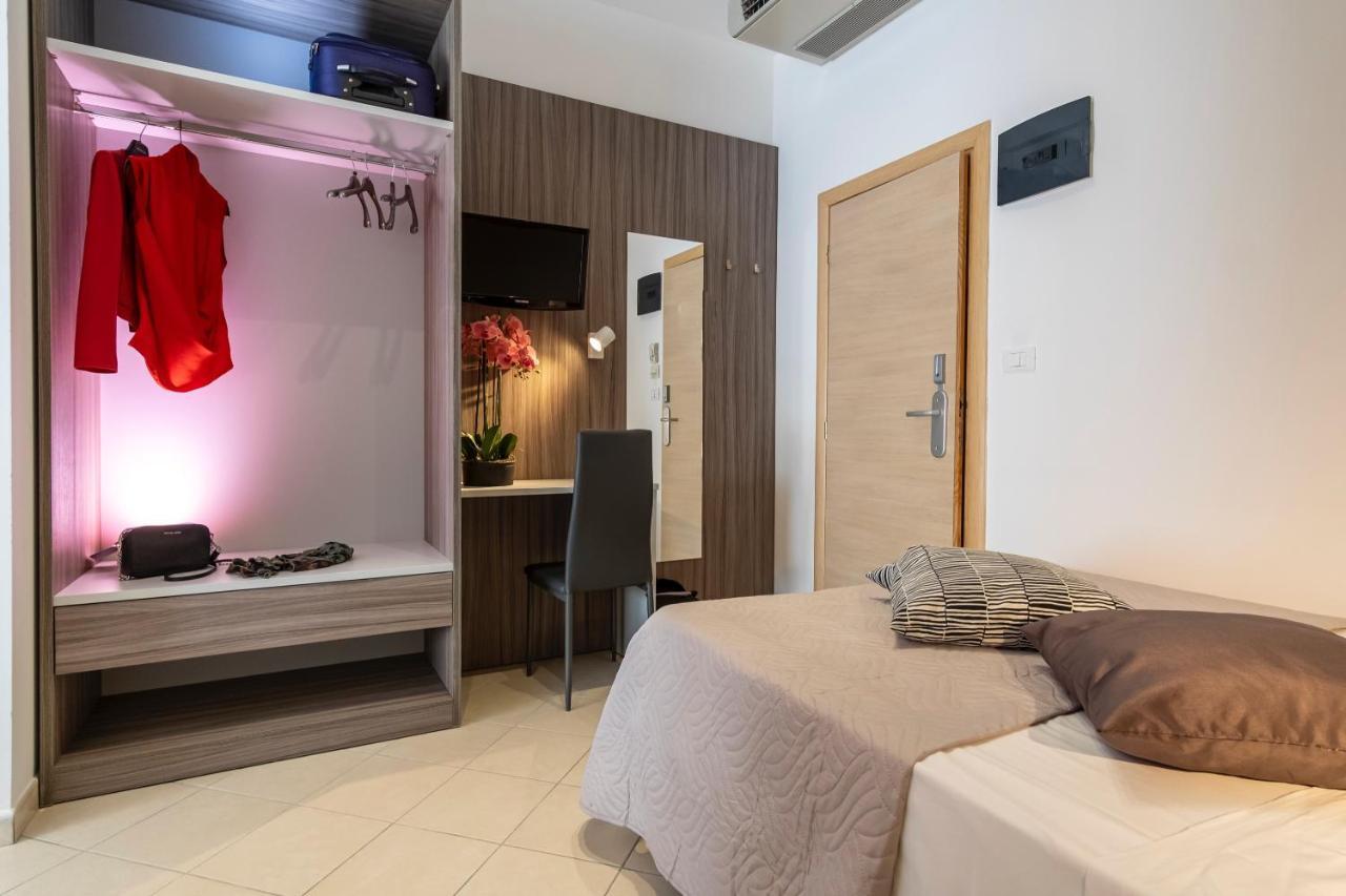 Hotel Mocambo Riccione Bagian luar foto