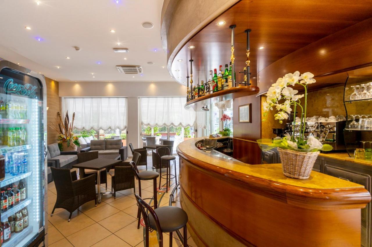 Hotel Mocambo Riccione Bagian luar foto