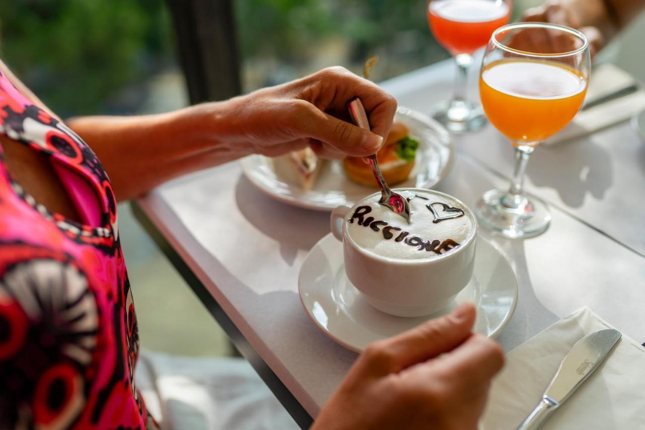 Hotel Mocambo Riccione Bagian luar foto