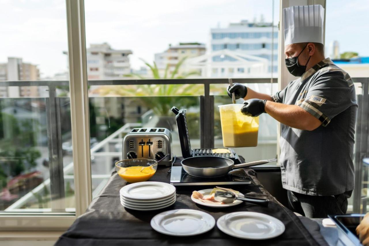 Hotel Mocambo Riccione Bagian luar foto