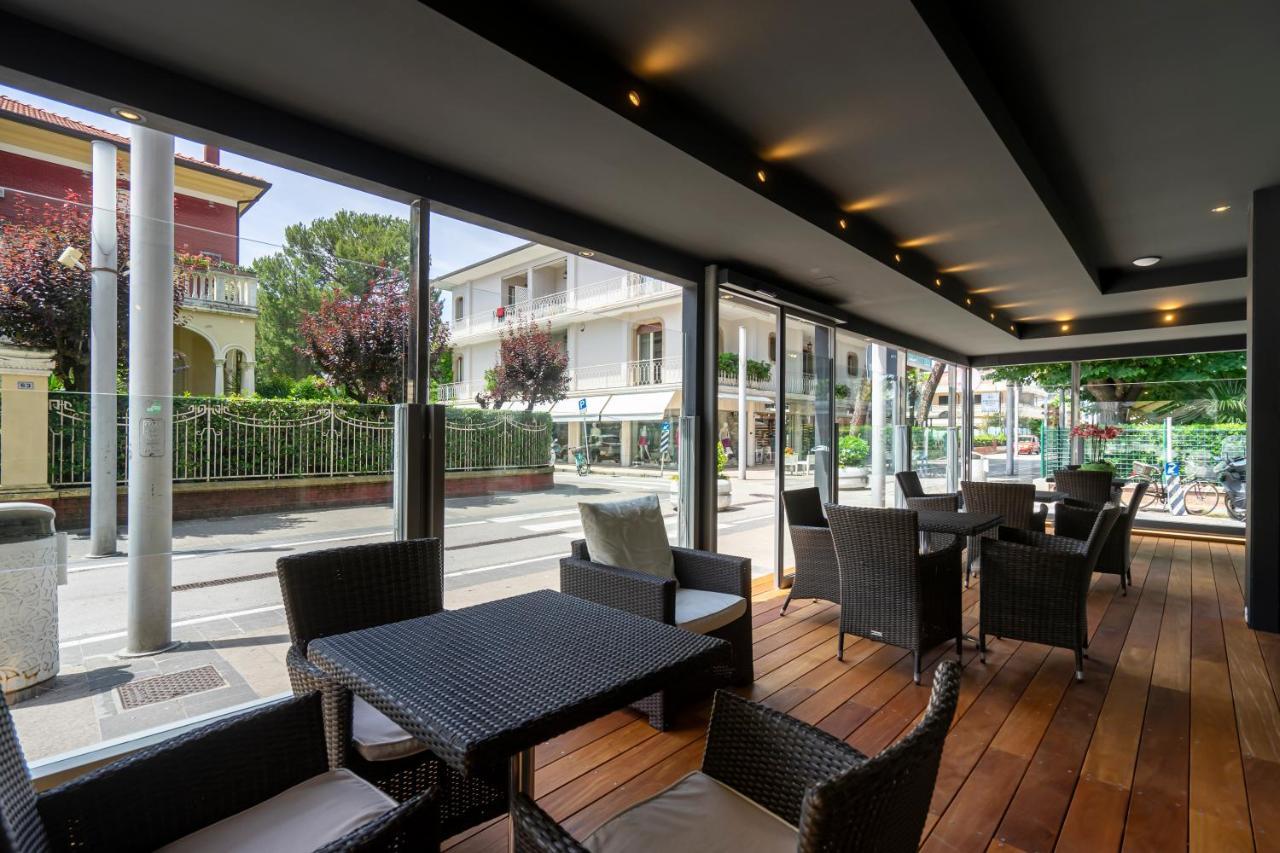 Hotel Mocambo Riccione Bagian luar foto