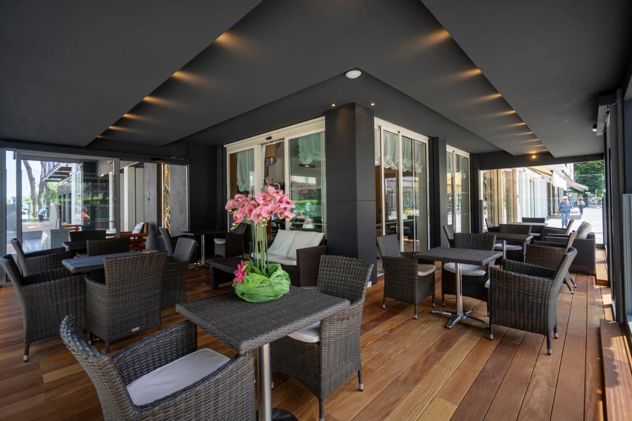 Hotel Mocambo Riccione Bagian luar foto