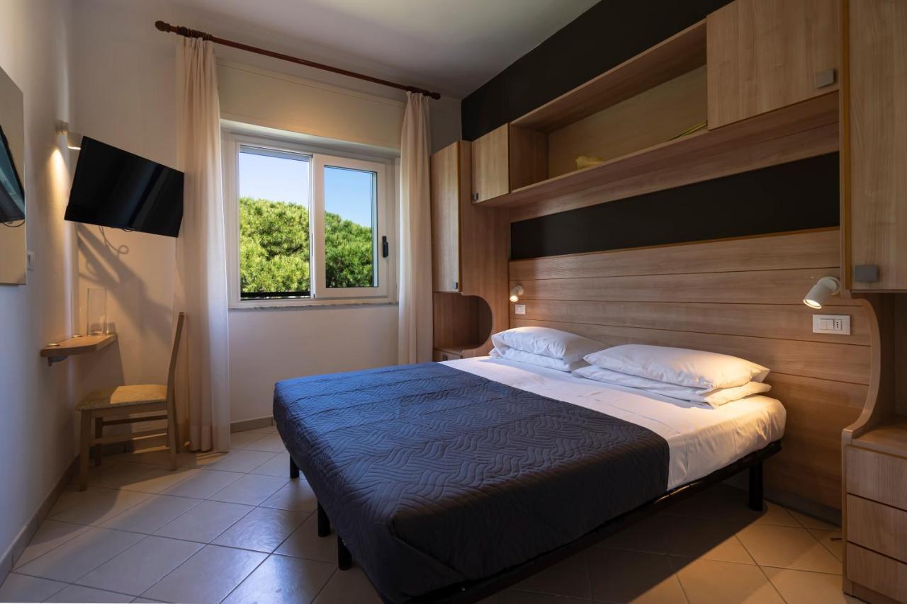 Hotel Mocambo Riccione Bagian luar foto