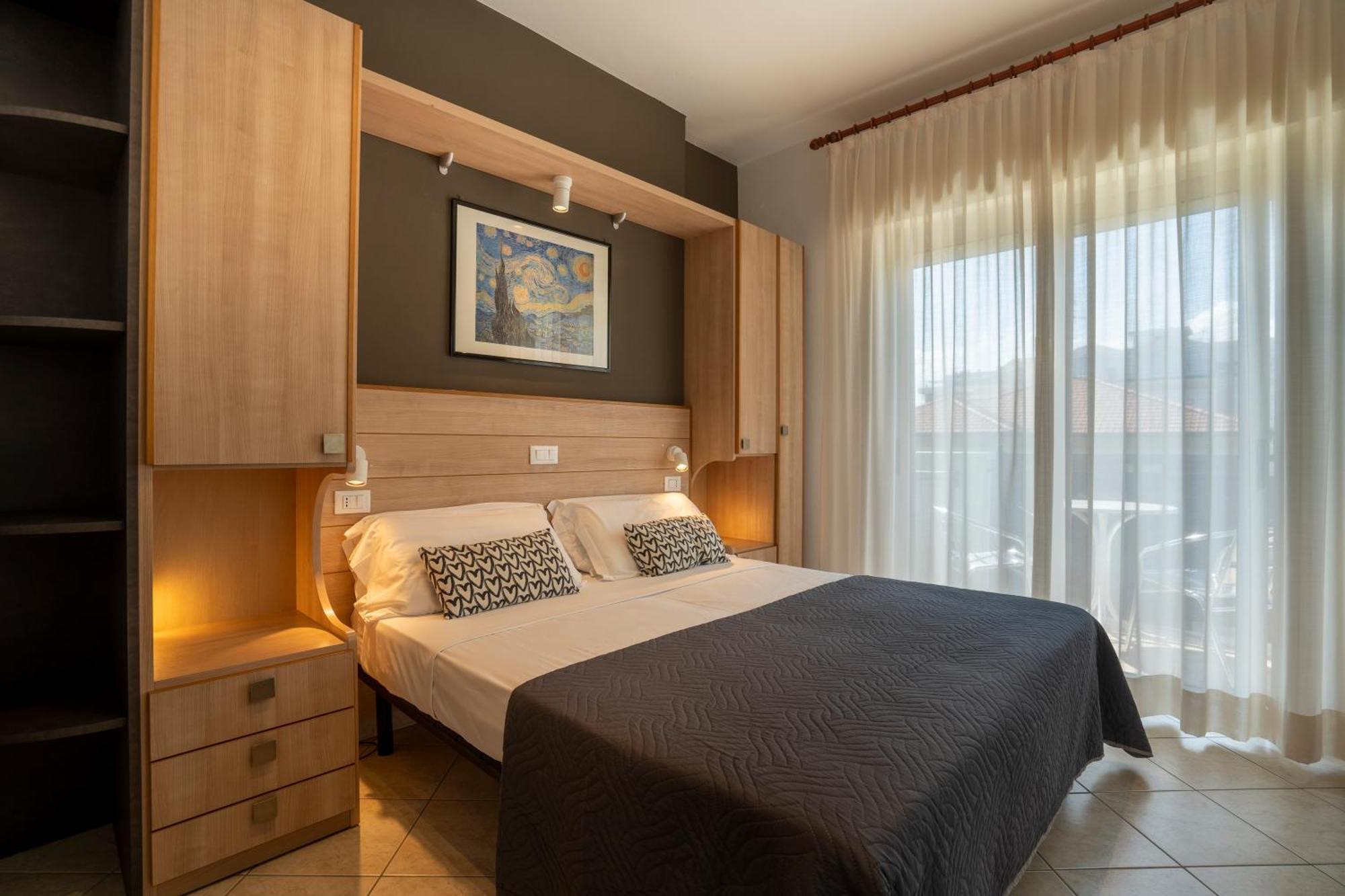 Hotel Mocambo Riccione Bagian luar foto