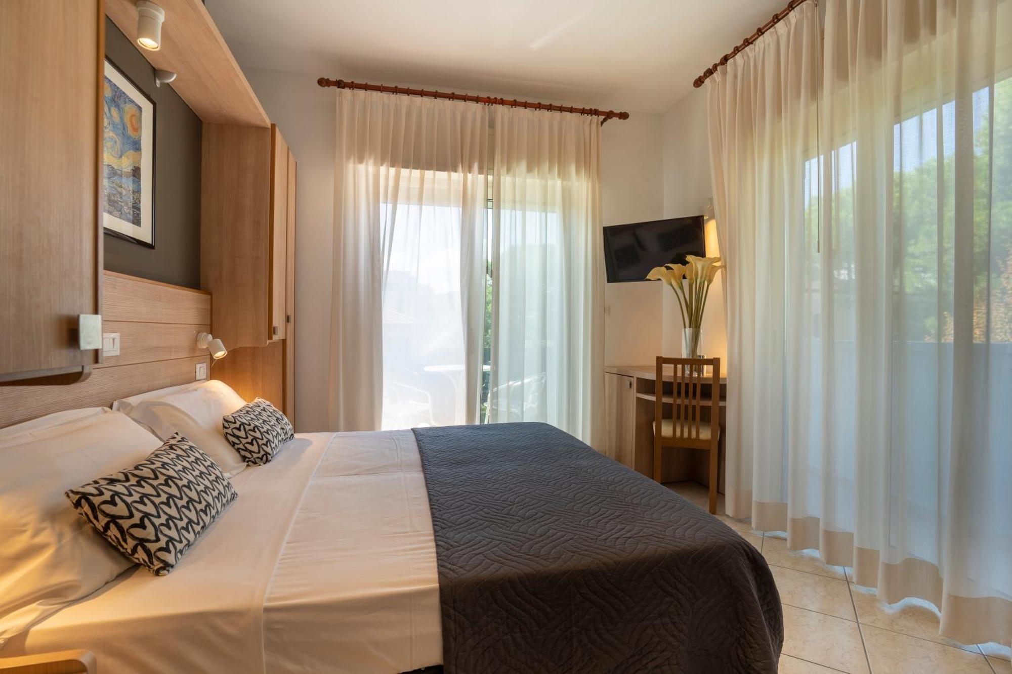 Hotel Mocambo Riccione Bagian luar foto