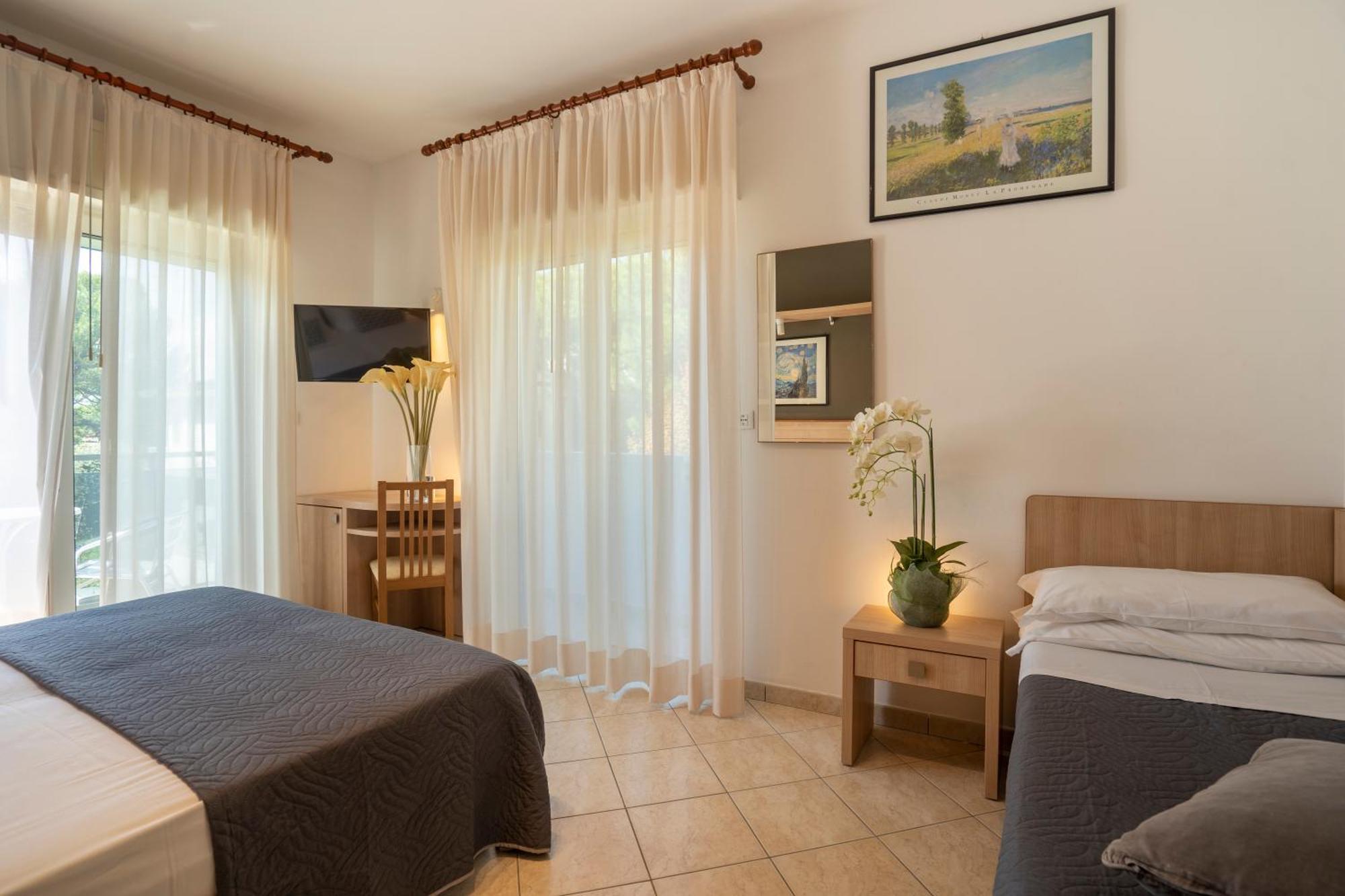 Hotel Mocambo Riccione Bagian luar foto