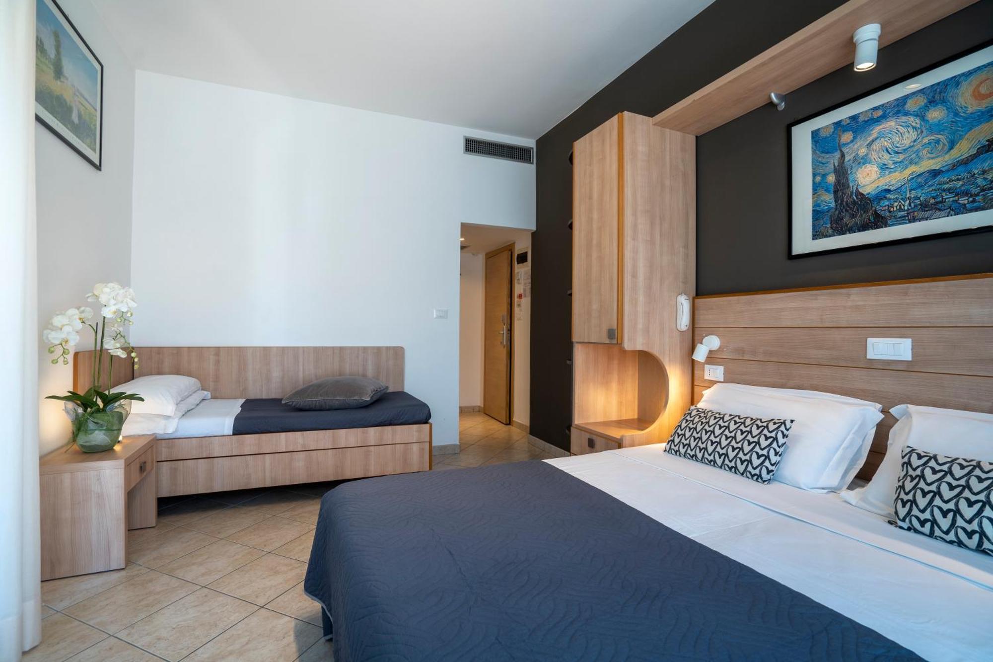 Hotel Mocambo Riccione Bagian luar foto